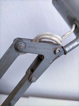 Lámpara de escritorio Luxo gris