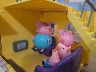 Casa Peppa Pig con muñecos y parque