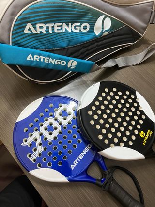Pala de pádel Artengo 700 y funda Artengo. 