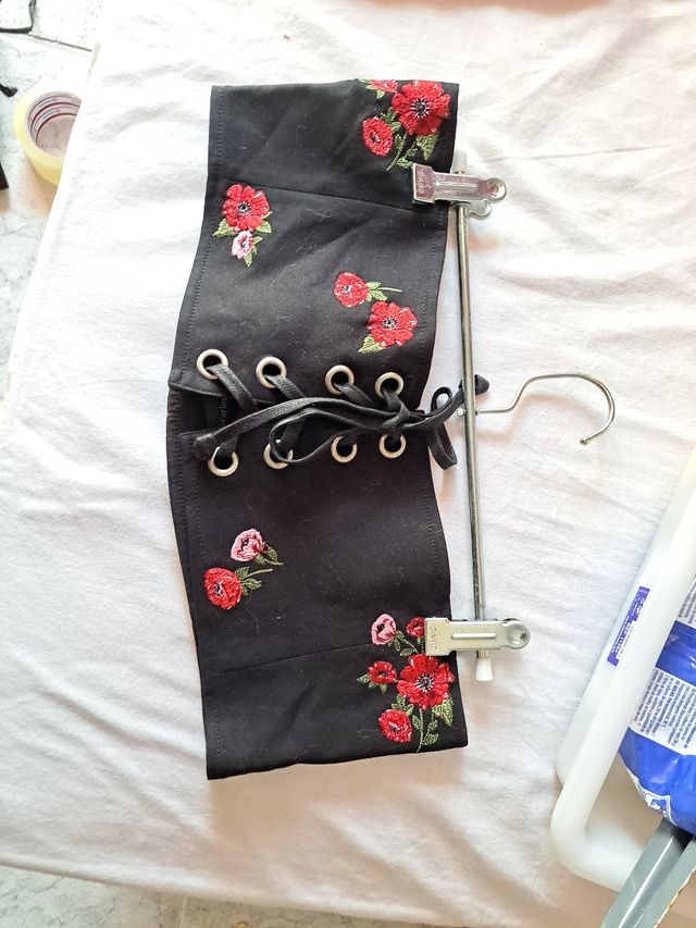 Cinturón Corsé Talla L Flores Rojas