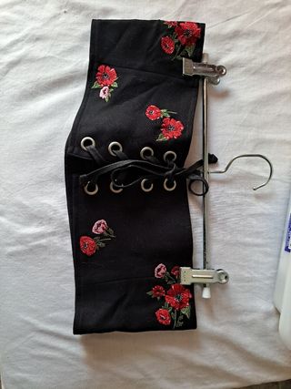 Cinturón Corsé Talla L Flores Rojas