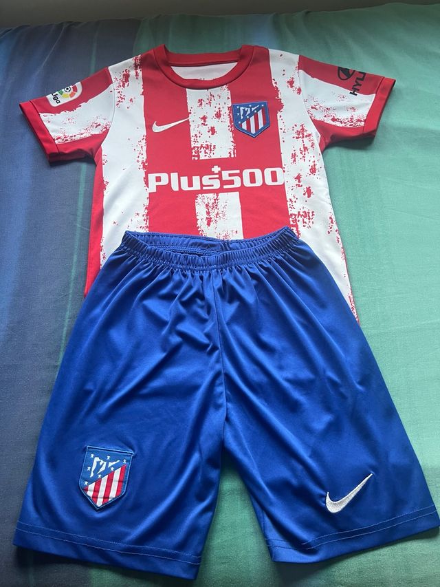 Conjunto Atlético de Madrid Nike
talla 7-9 años 