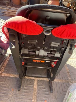 Silla de coche infantil roja