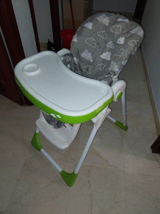 Trona de bebé con funda de nubes