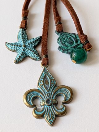 Conjunto de Joyas: Collar, Pendientes y Anillo