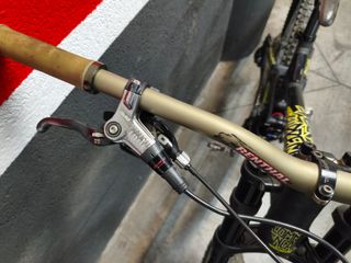 Bicicleta DH Commencal Supreme V4