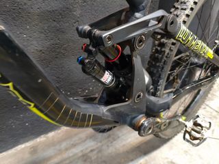 Bicicleta DH Commencal Supreme V4