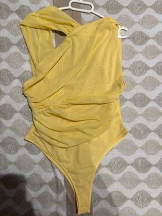 Body Zara amarillo con drapeado