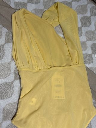 Body Zara amarillo con drapeado