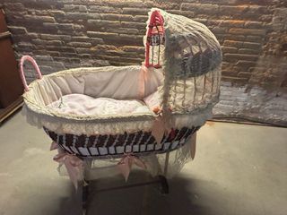 Cuna Mimbre Vintage Años 60 de estilo romántico