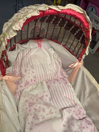 Cuna Mimbre Vintage Años 60 de estilo romántico