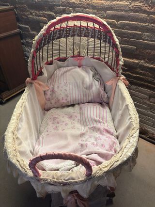 Cuna Mimbre Vintage Años 60 de estilo romántico