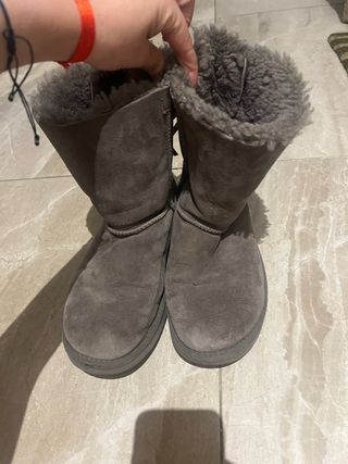 Stivali UGG grigi con fiocchi
