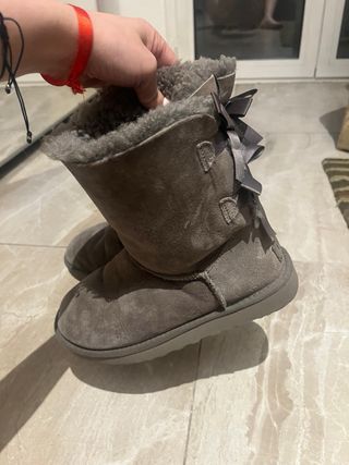 Stivali UGG grigi con fiocchi