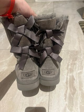 Stivali UGG grigi con fiocchi