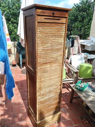 Antiguo mueble de despacho de madera