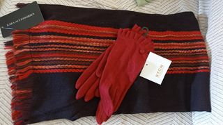 Conjunto Bufanda y Guantes Zara