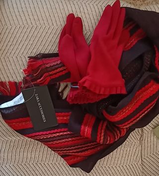 Conjunto Bufanda y Guantes Zara