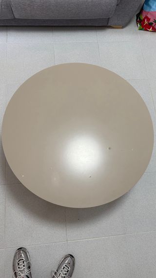 Mesa de salón redonda beige