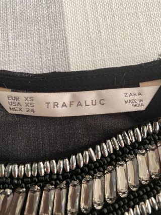 Blusa TRAFALUC negra con pedrería Talla XS