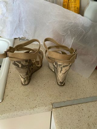 Sandali donna con zeppa e plateau