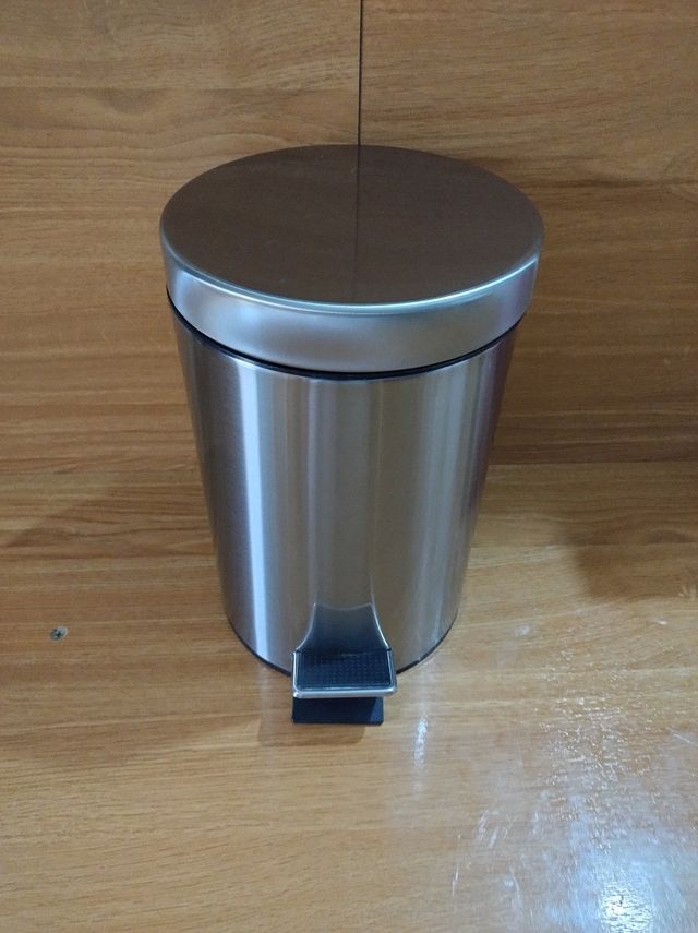 Papelera de Metal Plateada para Baño