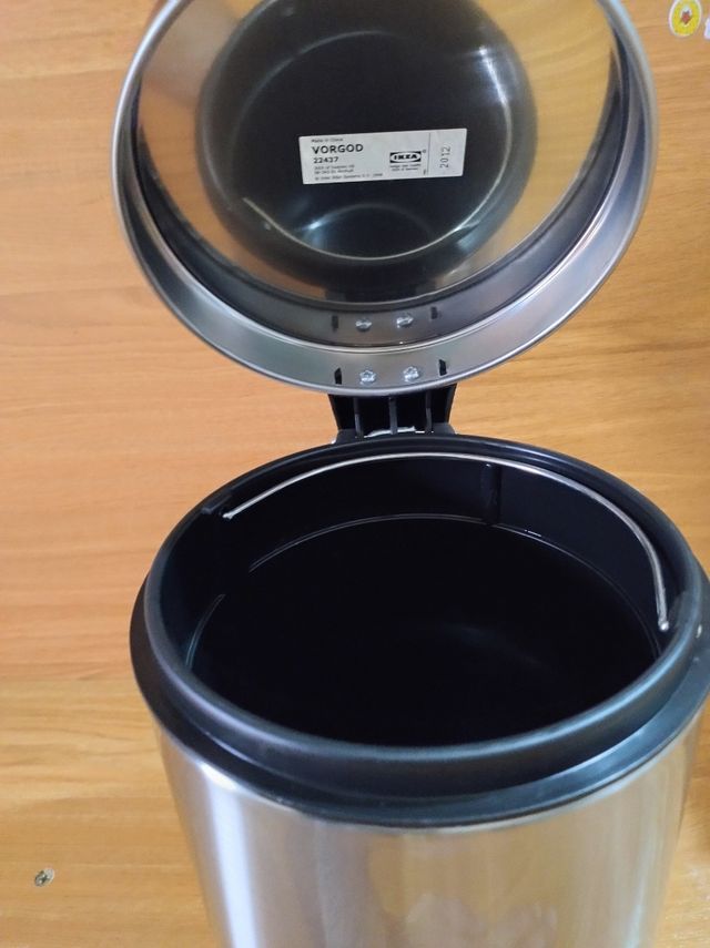 Papelera de Metal Plateada para Baño