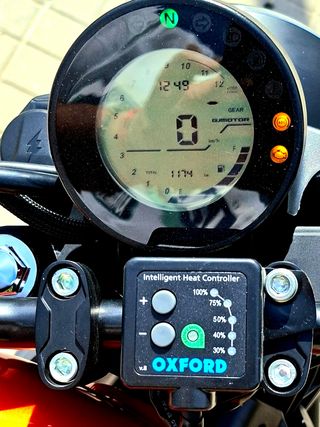 Moto QJ SRV 125 de Junio 2024. Tiene 1170 km.