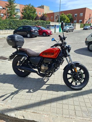Moto QJ SRV 125 de Junio 2024. Tiene 1170 km.