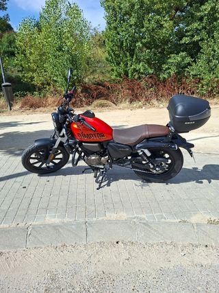 Moto QJ SRV 125 de Junio 2024. Tiene 1170 km.