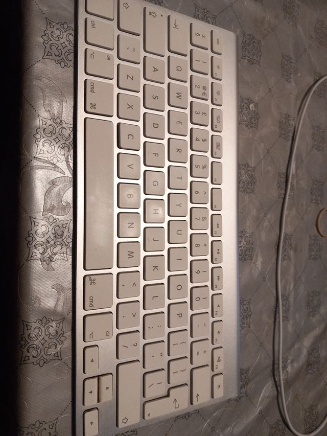 Apple Magic Keyboard Plata