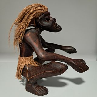 Figura de madera tallada a mano