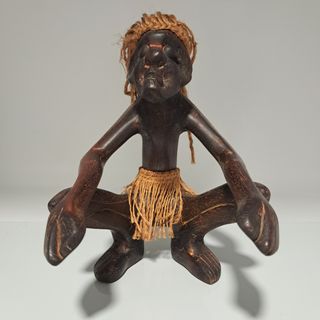 Figura de madera tallada a mano