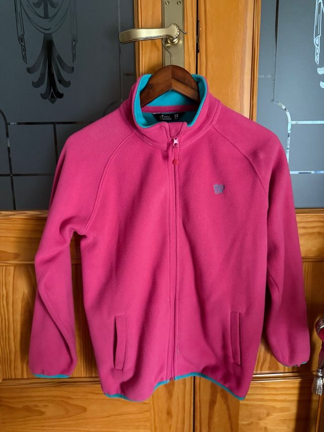 Chaqueta deportiva rosa y turquesa