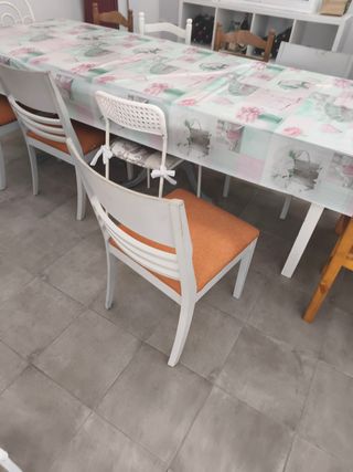 Silla de comedor blanca y naranja