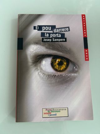 El pou darrere la porta (Catalan Edition)