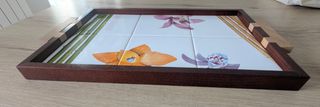 Vassoio in legno e ceramica con orchidee