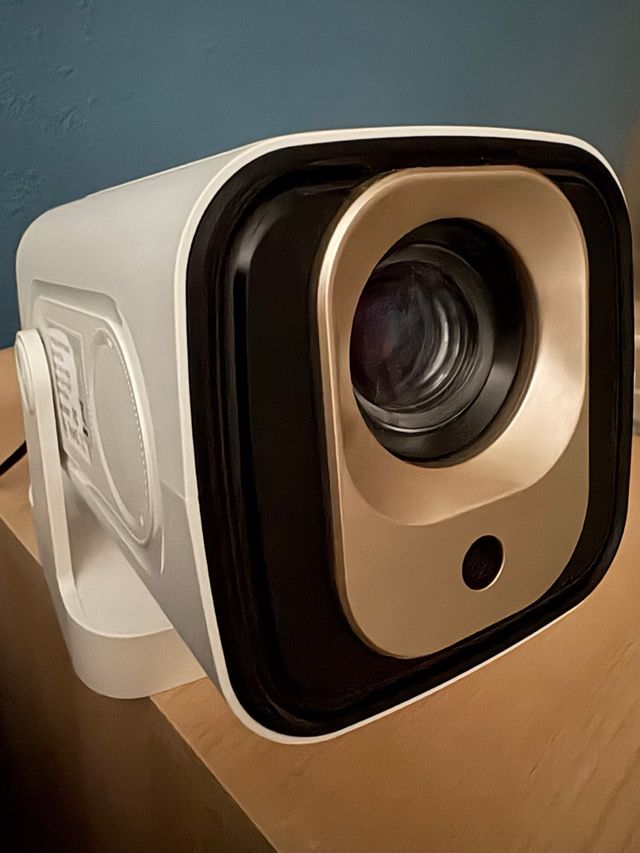 Proyector con autoenfoque - Dorado y Blanco