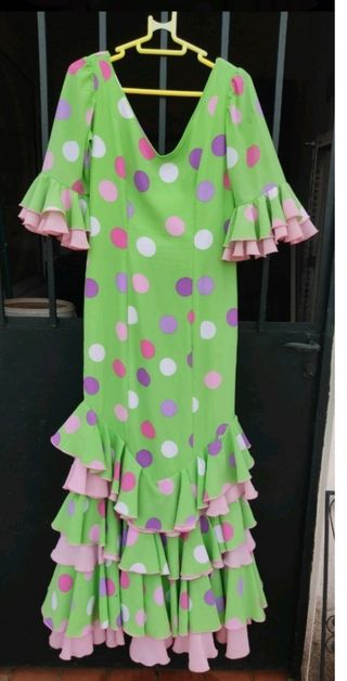 Traje de flamenca verde con lunares