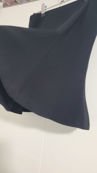 Falda negra corta Bershka