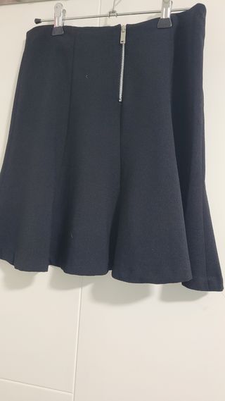 Falda negra corta Bershka