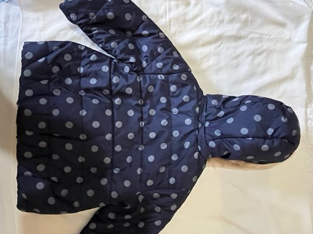 Abrigo azul con lunares T. 6-9 meses
