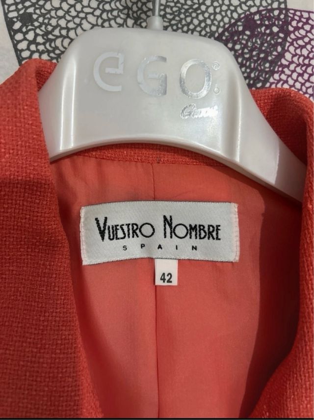Traje de chaqueta y falda coral talla 42