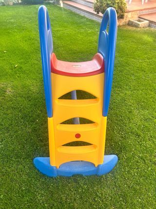Tobogán infantil rojo y azul