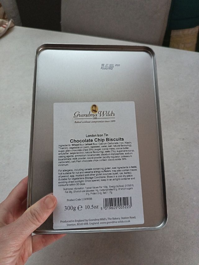 Caja metálica comprada en Londres.