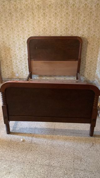 Cabecero antiguo de madera castellano
