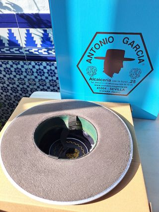 Sombrero de ala ancha Antonio Garcia gris medio