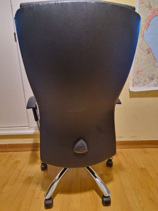 Silla de oficina ergonómica negra