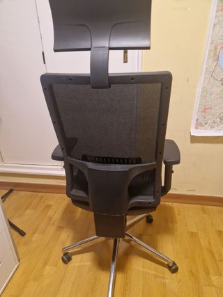 Silla de escritorio ergonómica negra