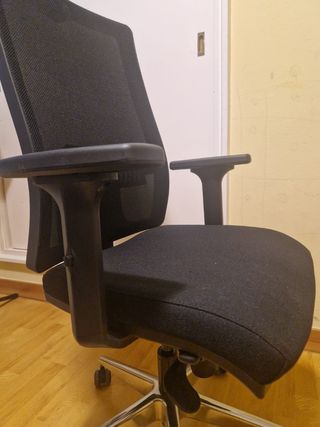 Silla de escritorio ergonómica negra